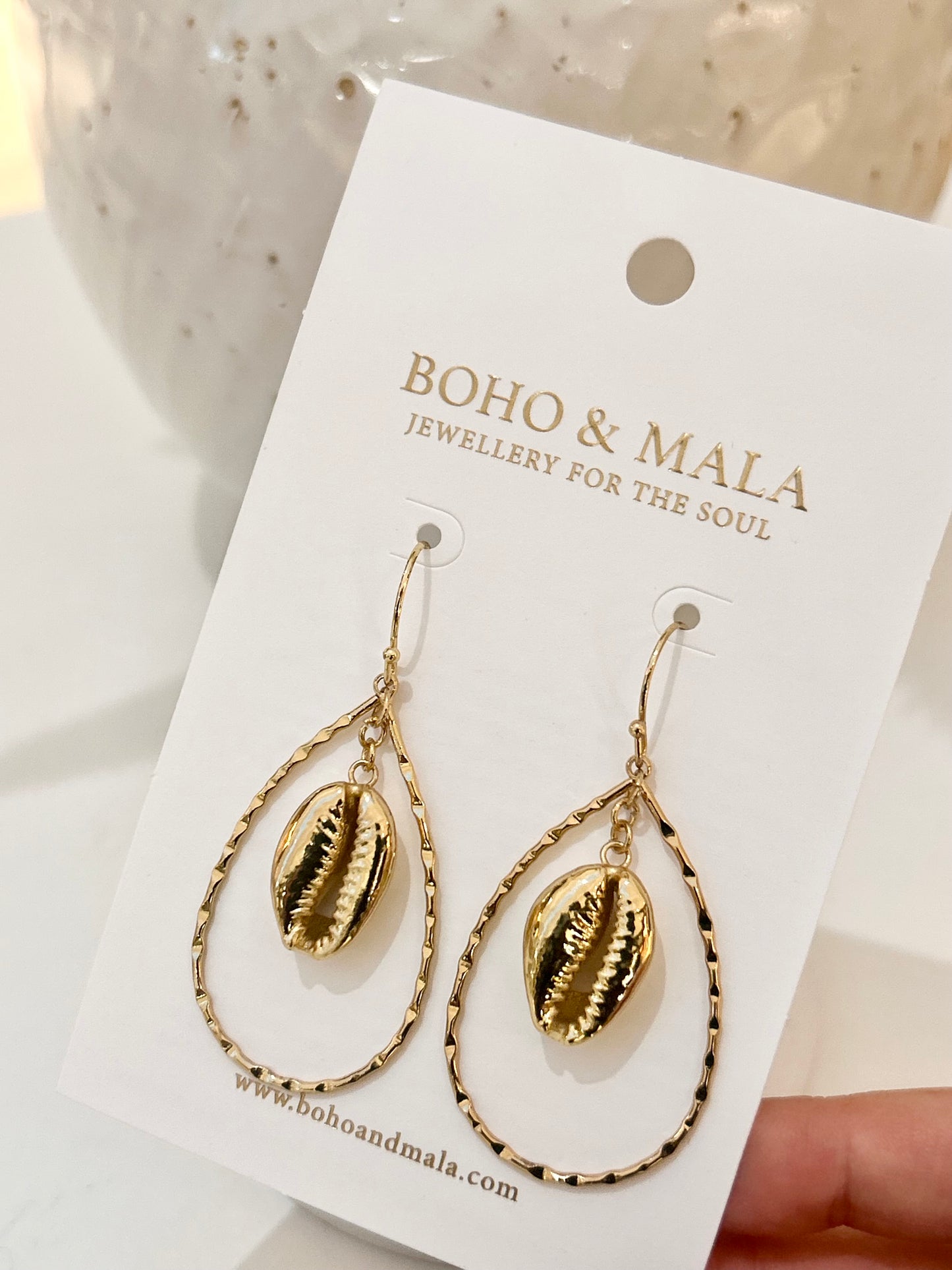 
                  
                    Oceanus Cowrie Earrings – Gold Cowrie Shell Drop Earrings
                  
                