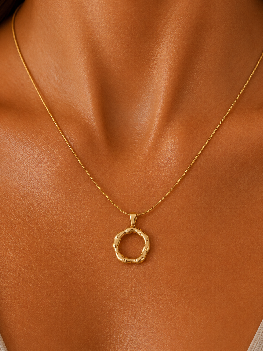 
                  
                    Aurelia Organic Circle Necklace – Waterproof Gold Necklace
                  
                