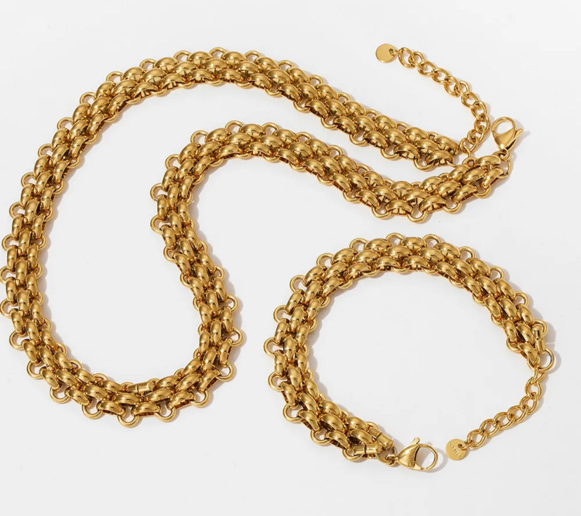 
                  
                    Sienna Silver Statement Chain Necklace – Waterproof Stainless Steel
                  
                