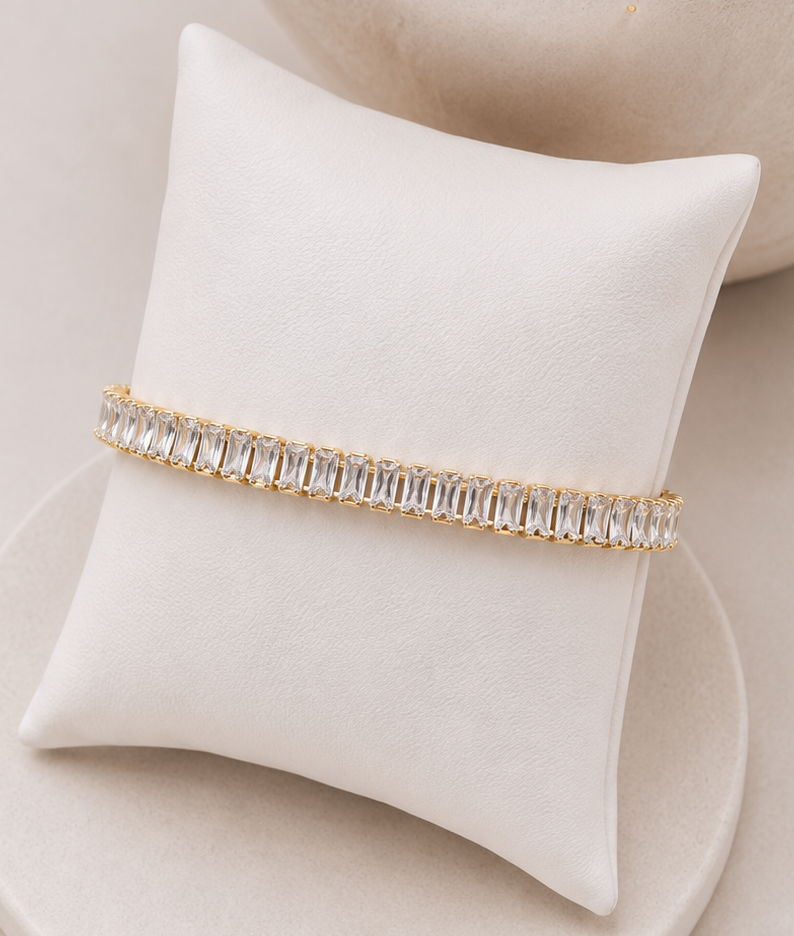 
                  
                    Étoile Tennis Bracelet
                  
                