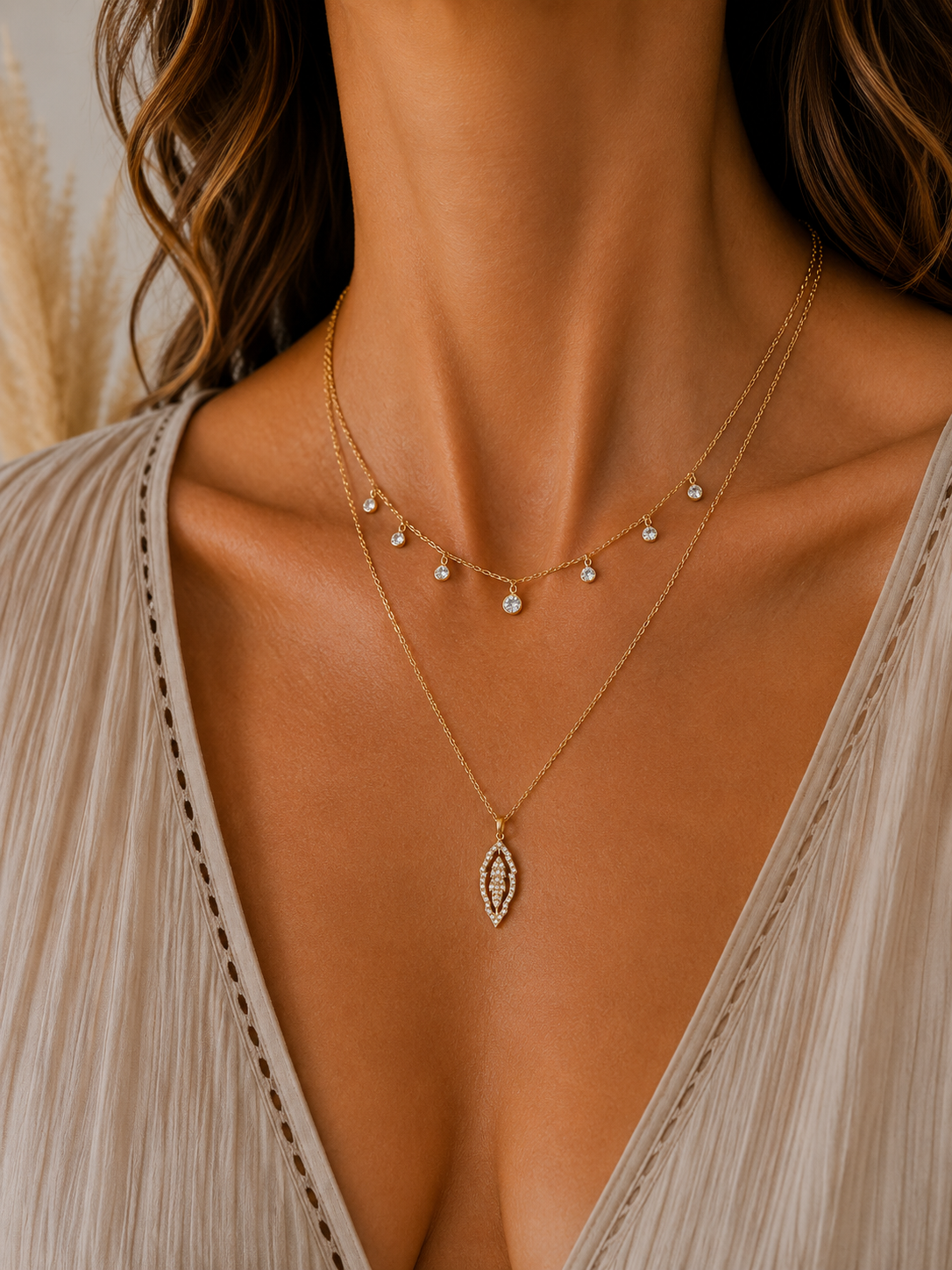 
                  
                    Solene Crystal Leaf Necklace – Dainty Gold Pendant Necklace
                  
                