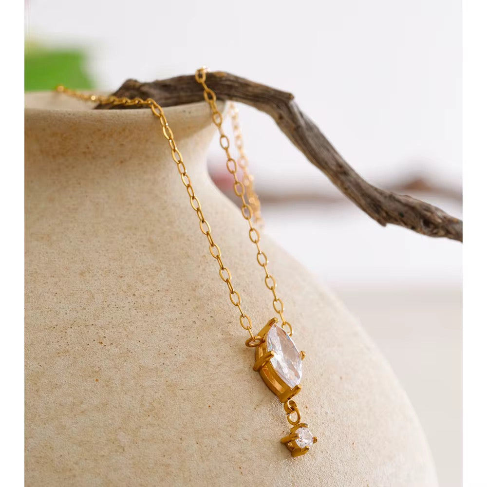 
                  
                    Elara Marquise Cubic Zirconia Necklace – Waterproof Gold-Plated Stainless Steel
                  
                