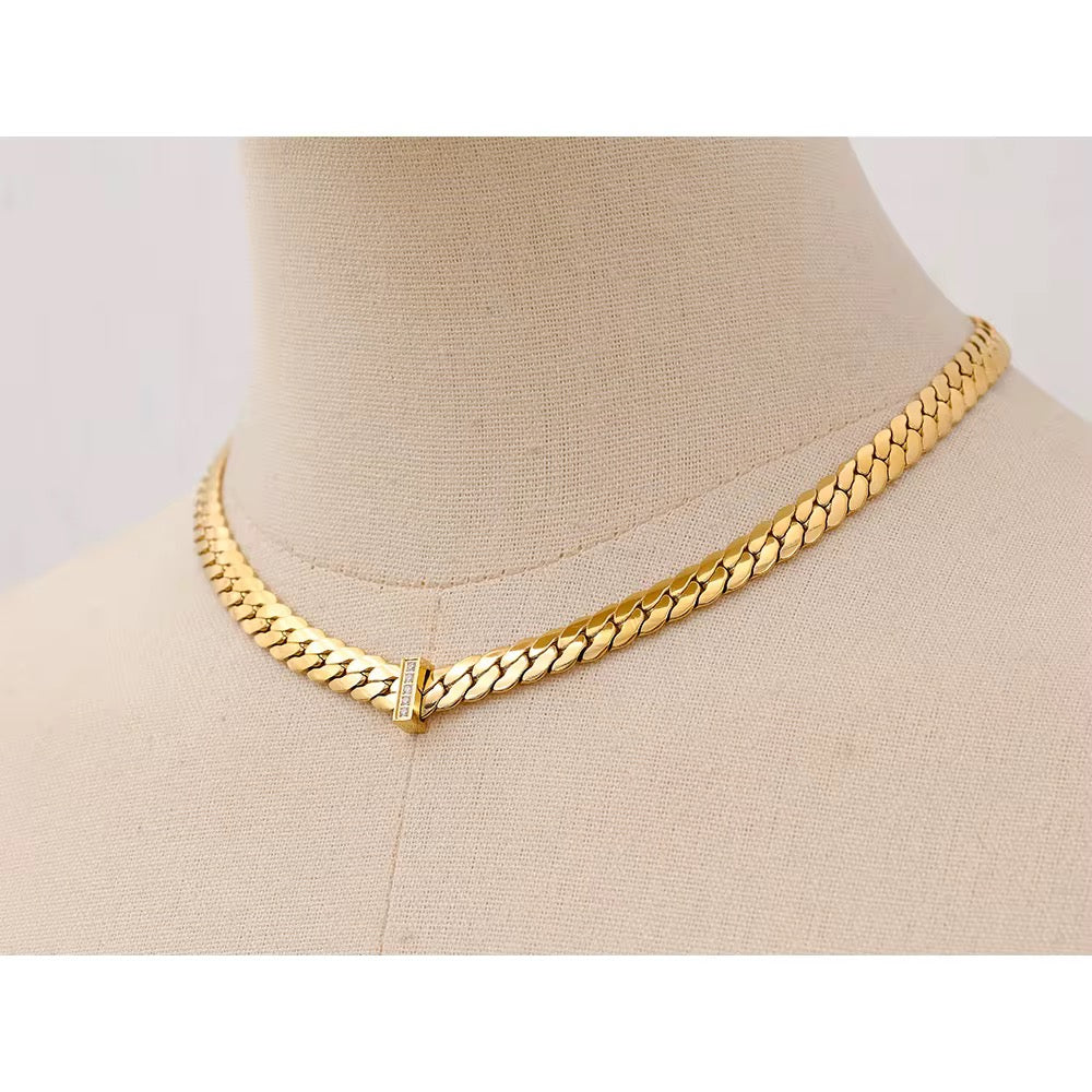 
                  
                    Valentina Crystal Curb Chain Necklace – Waterproof Gold-Plated Stainless Steel
                  
                