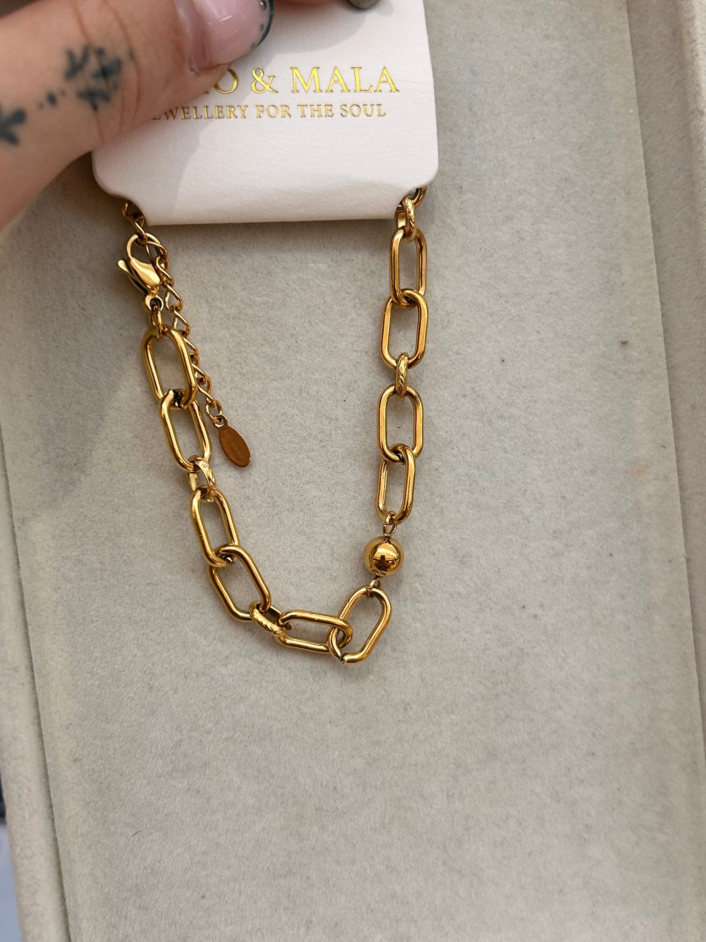 
                  
                    Maelle Gold Bead & Paperclip Bracelet – Boho & Mala jewellery
                  
                