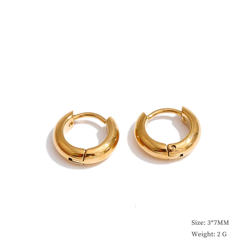 
                  
                    Gold chunky hoop earrings 7mm
                  
                